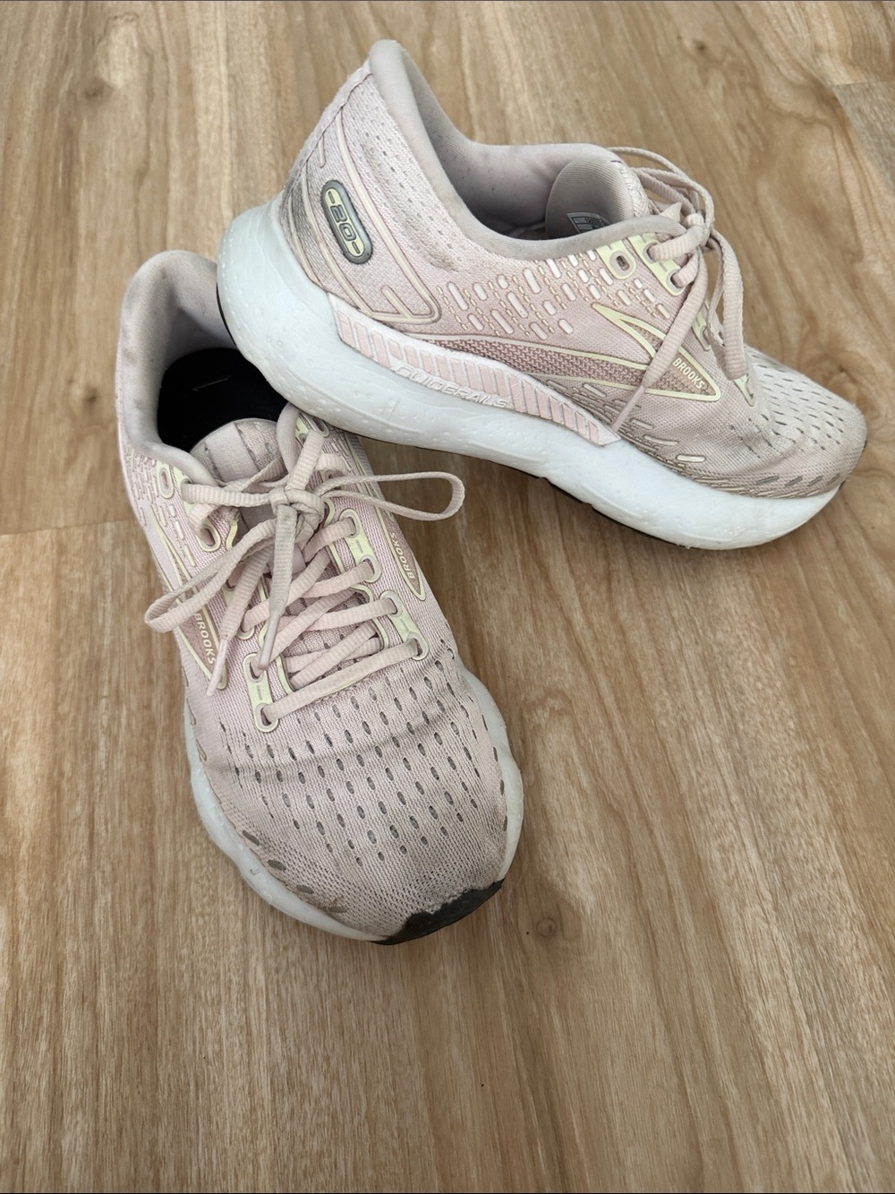 Brooks Women’s Running Shoes - Pale Pink / White